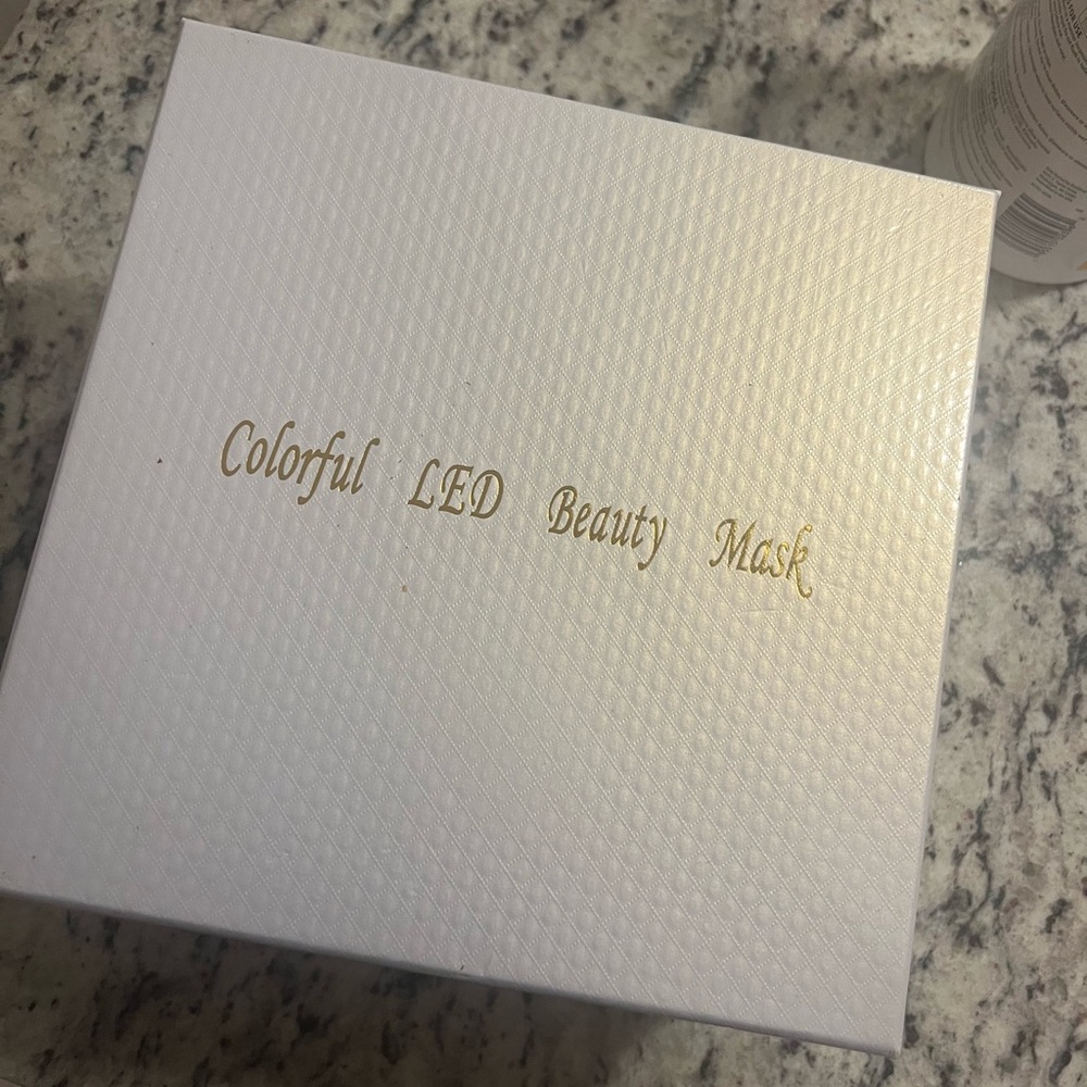 LIGHT THERAPY/LED FACE AND NECK MASK